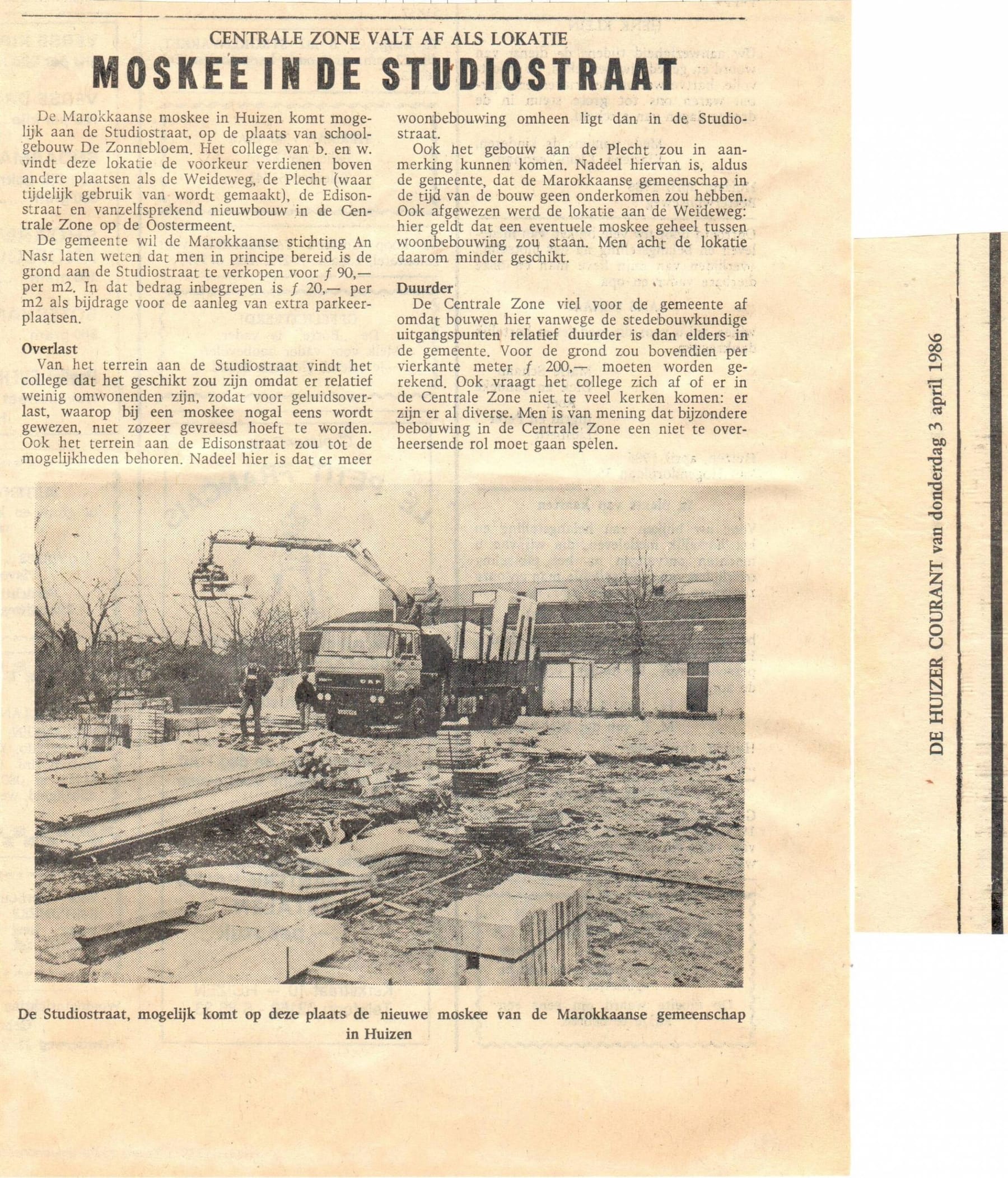 Gescand krantenartikel over de moskee in de Studiostraat
